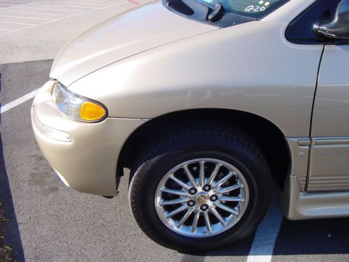 CHRYSLER TOWN & COUNTRY LIMITED HANDICAPPED WHEELCHAIR LIFT VAN LEATHER 99 PICS, US $10,250.00, image 21