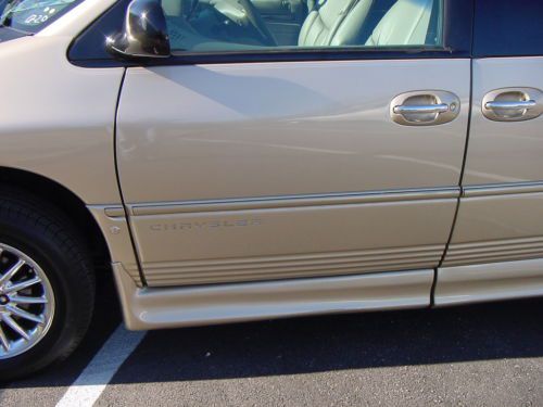 CHRYSLER TOWN & COUNTRY LIMITED HANDICAPPED WHEELCHAIR LIFT VAN LEATHER 99 PICS, US $10,250.00, image 22