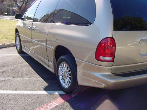 CHRYSLER TOWN & COUNTRY LIMITED HANDICAPPED WHEELCHAIR LIFT VAN LEATHER 99 PICS, US $10,250.00, image 29