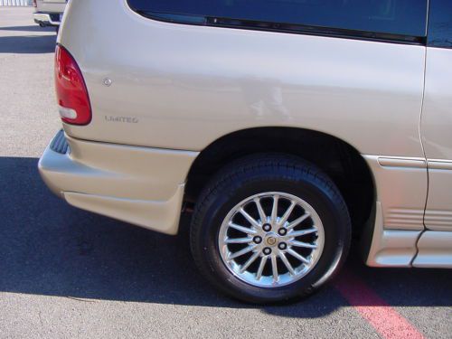 CHRYSLER TOWN & COUNTRY LIMITED HANDICAPPED WHEELCHAIR LIFT VAN LEATHER 99 PICS, US $10,250.00, image 35