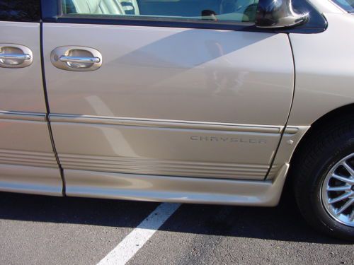 CHRYSLER TOWN & COUNTRY LIMITED HANDICAPPED WHEELCHAIR LIFT VAN LEATHER 99 PICS, US $10,250.00, image 38