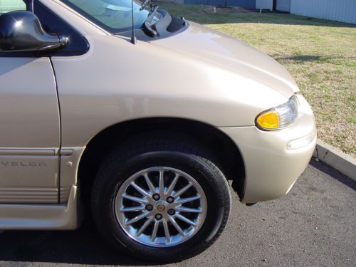 CHRYSLER TOWN & COUNTRY LIMITED HANDICAPPED WHEELCHAIR LIFT VAN LEATHER 99 PICS, US $10,250.00, image 40