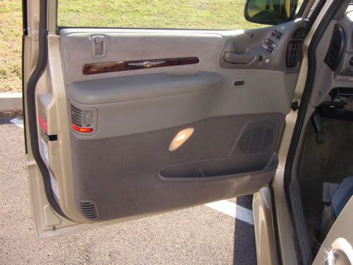 CHRYSLER TOWN & COUNTRY LIMITED HANDICAPPED WHEELCHAIR LIFT VAN LEATHER 99 PICS, US $10,250.00, image 47