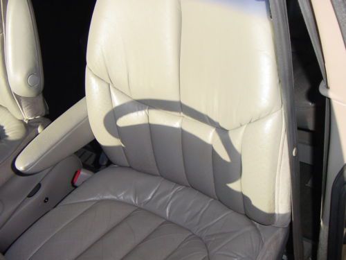 CHRYSLER TOWN & COUNTRY LIMITED HANDICAPPED WHEELCHAIR LIFT VAN LEATHER 99 PICS, US $10,250.00, image 50