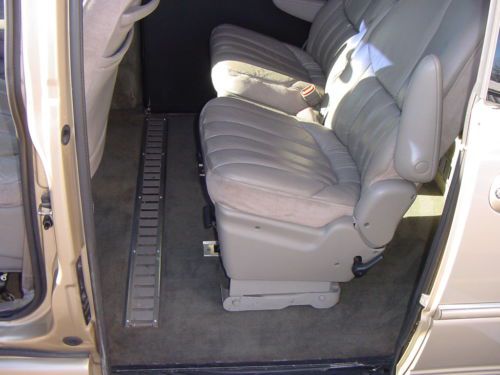 CHRYSLER TOWN & COUNTRY LIMITED HANDICAPPED WHEELCHAIR LIFT VAN LEATHER 99 PICS, US $10,250.00, image 52