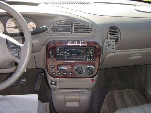 CHRYSLER TOWN & COUNTRY LIMITED HANDICAPPED WHEELCHAIR LIFT VAN LEATHER 99 PICS, US $10,250.00, image 55