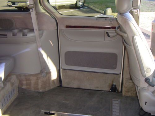 CHRYSLER TOWN & COUNTRY LIMITED HANDICAPPED WHEELCHAIR LIFT VAN LEATHER 99 PICS, US $10,250.00, image 76