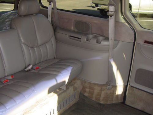CHRYSLER TOWN & COUNTRY LIMITED HANDICAPPED WHEELCHAIR LIFT VAN LEATHER 99 PICS, US $10,250.00, image 78