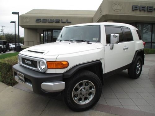 2013 fj cruiser 4x4 only 4k miles bluetooth park assist clean call  888-696-0646