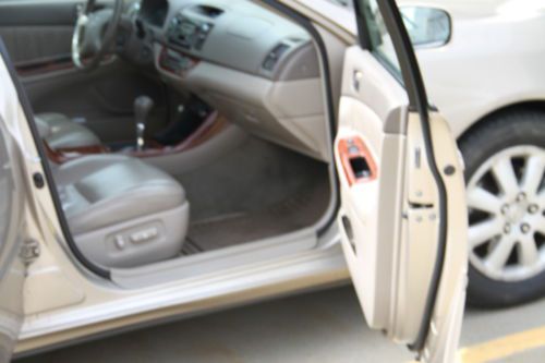 Toyota Camry XLE (leather, Sunroof, 6 Disc Changer), image 3