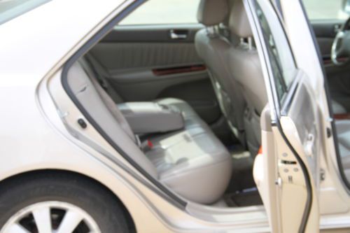 Toyota Camry XLE (leather, Sunroof, 6 Disc Changer), image 4