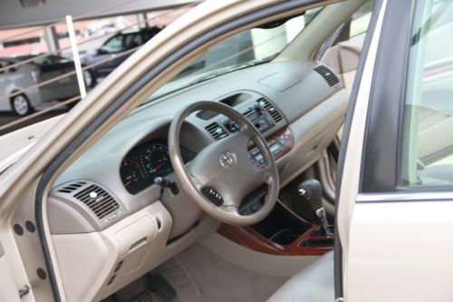 Toyota Camry XLE (leather, Sunroof, 6 Disc Changer), image 9