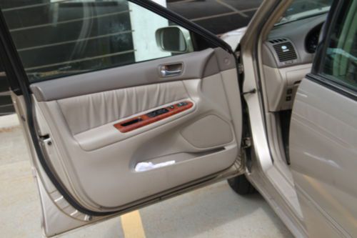 Toyota Camry XLE (leather, Sunroof, 6 Disc Changer), image 10
