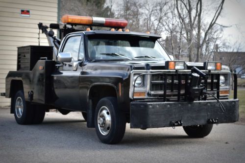 Chevrolet 4x4 wrecker tow truck