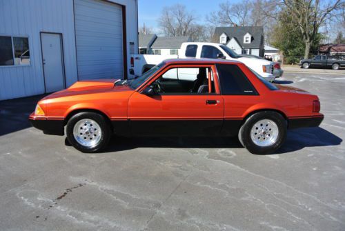 1992 ford mustang notchback