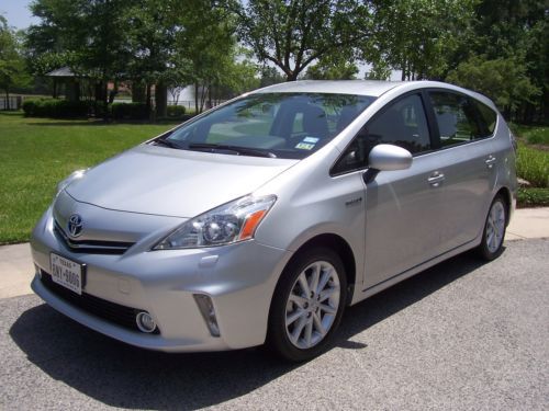 Prius v touring in excellent condition with leather, navigation, led headlights