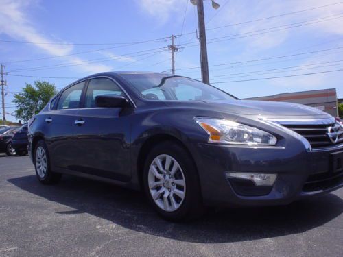 2013 nissan altima s sedan 4-door 2.5l damaged runs and drives perfect like new