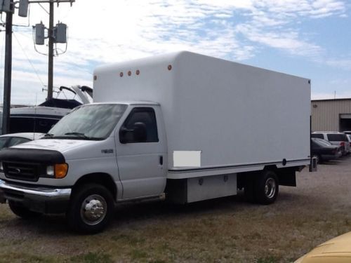 2005 ford e-450 super duty base cutaway van 2-door 6.0l