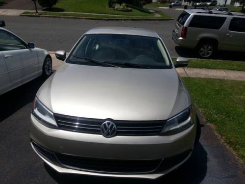 2013 volkswagen jetta  500 miles!! low reserve