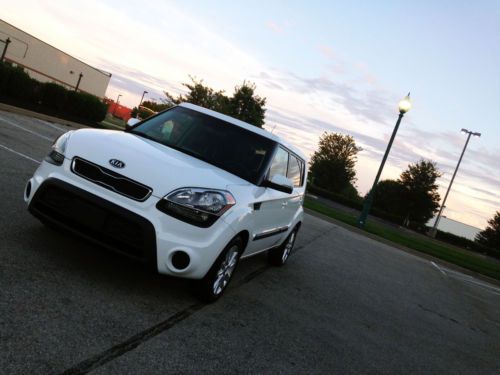 2012 kia soul + plus, white, low miles, carfax, clean, factory warranty