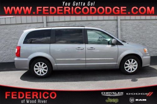 2013 chrysler town & country touring