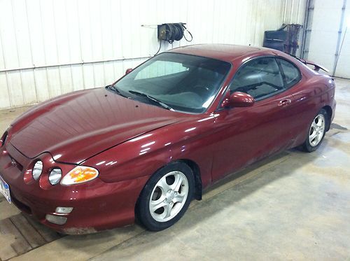 2000 hyundai tiburon base coupe 2-door 2.0l