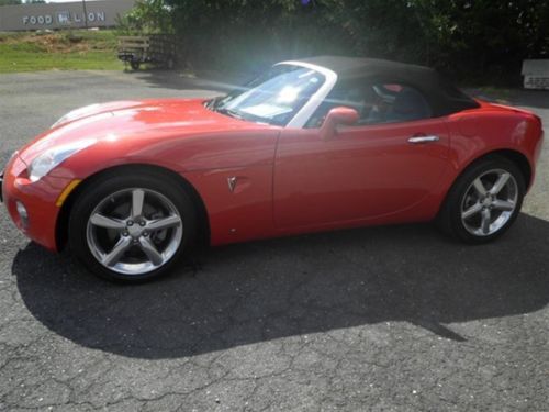 Pre-owned 2009 pontiac solstice convertable clean low miles red