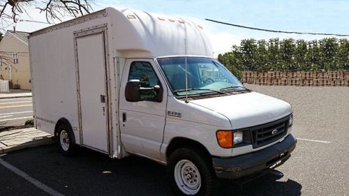 2007 ford e-350 super duty turbo diesel box truck 6.0l v8