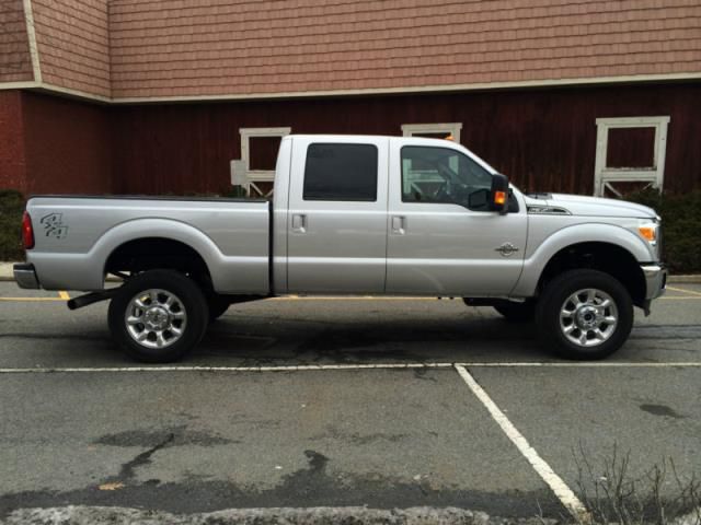 Ford f-350 lariat crew cab pickup 4-door