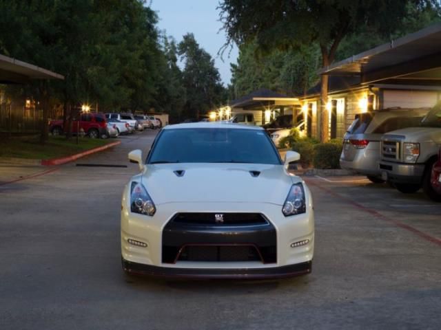 Nissan gt-r premium coupe 2-door