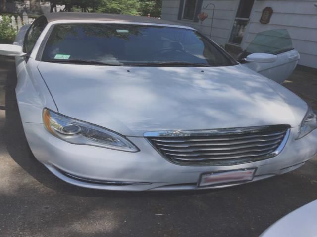 2014 chrysler 200 series convertible