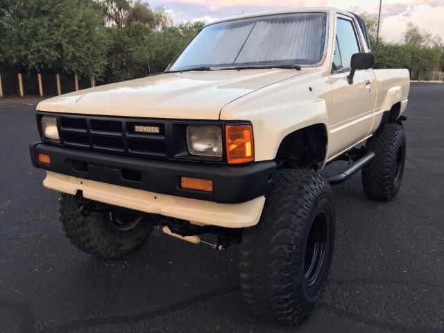 1985 toyota hilux