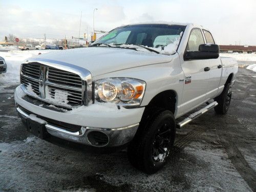 Crew cab 4dr, short box, 4x4, 5.7 hemi v8, very clean, 1 owner no accidents !!!