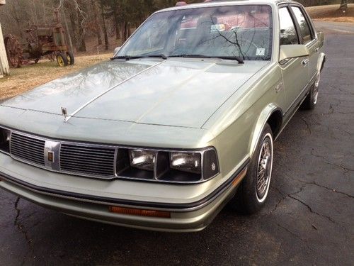 1987 cutlas sierra 32mpg great gas mileage immaculate condition