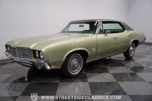 1972 oldsmobile cutlass supreme 4-door hardtop