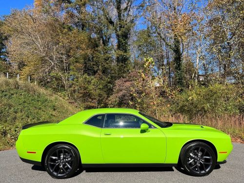 2023 dodge challenger sxt