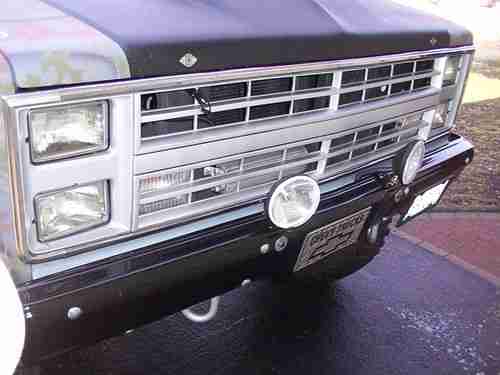 no reserve 1986 CHEVY SILVERADO SUBURBAN 4X4 LIFTED CAMO MONSTER TRUCK, image 2