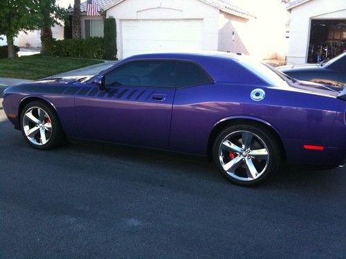 2010 dodge challenger srt8 - plum crazy - showroom condition - only 20k miles