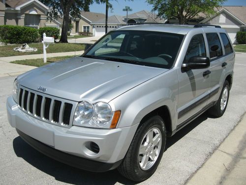 Near new condition. private owner. non smoker. meticulously maintained. v6 2wd