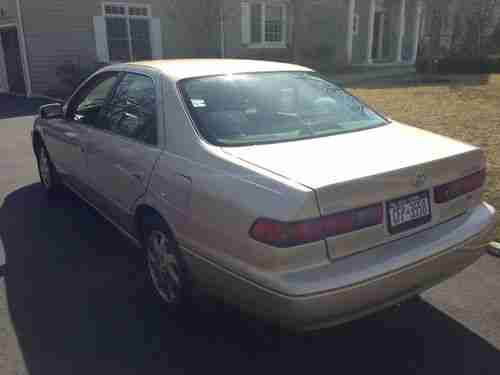 1999 Toyota Camry LE Sedan 4-Door 3.0L, image 4