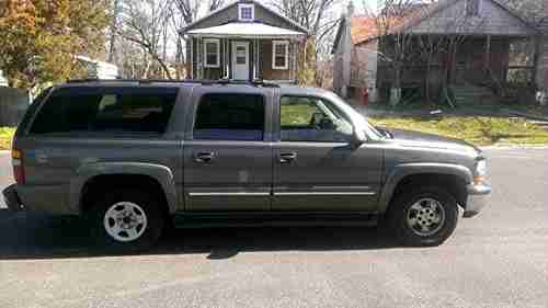 2001 Chevrolet Suburban 1500 LT Sport Utility 4-Door 5.3L  *NO RESERVE*, image 2