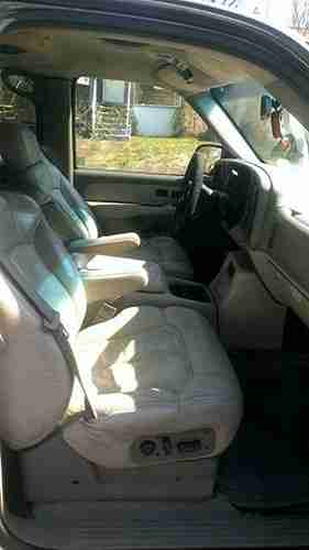 2001 Chevrolet Suburban 1500 LT Sport Utility 4-Door 5.3L  *NO RESERVE*, image 7