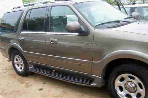 2002 Lincoln Navigator Base Sport Utility 4-Door 5.4L, image 2