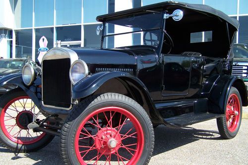 1926 model t ford touring car.