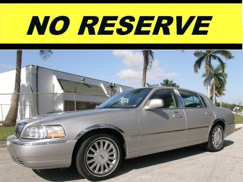 2005 lincoln town car signature,parking sensors,chrome rims,see video,no reserve