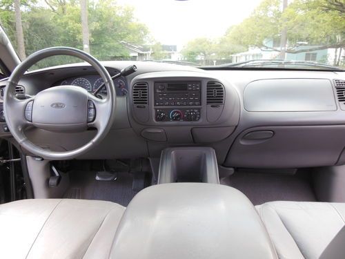 2002 ford expedition x lt (3) row seating leather front and rear air-condition