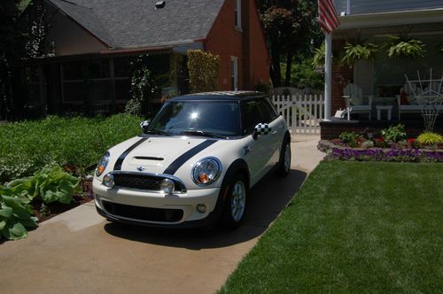 2011 mini cooper s - like new only 3,650 miles