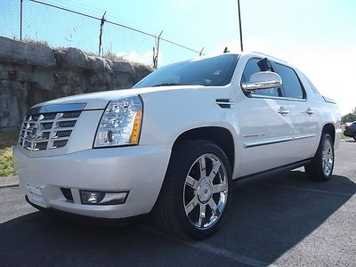 83k miles, leather, white diamond, 22" wheels, rear dvd, nav, on star