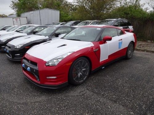2014 nissan gt-r premium red on black. gtr we financine! no reserve