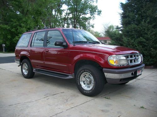 1997 ford explorer xlt 4dr suv / immaculate leather interior!